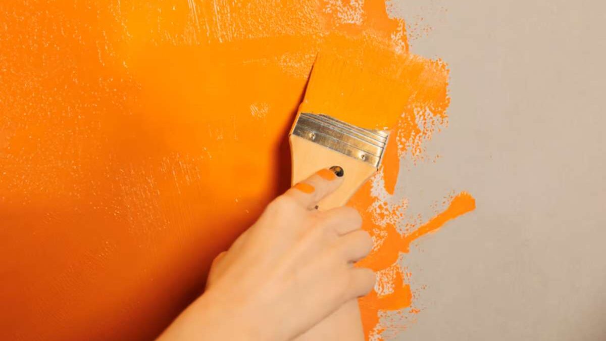 Combien de couches de peinture sur du plâtre ? La réponse honnête