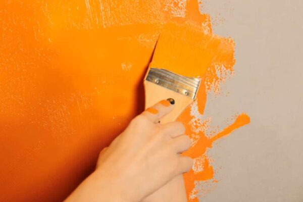 Combien de couches de peinture sur du plâtre ? La réponse honnête