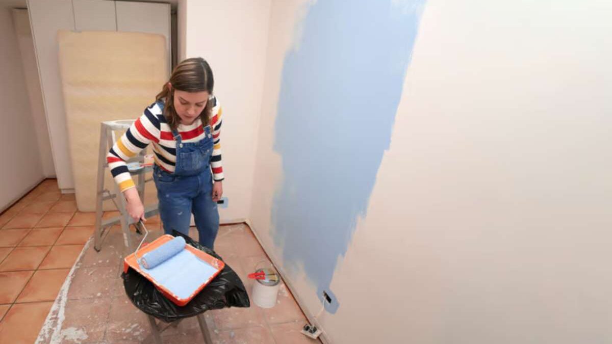 Ton mur est en plâtre ? Voilà comment le peindre sans rater le résultat