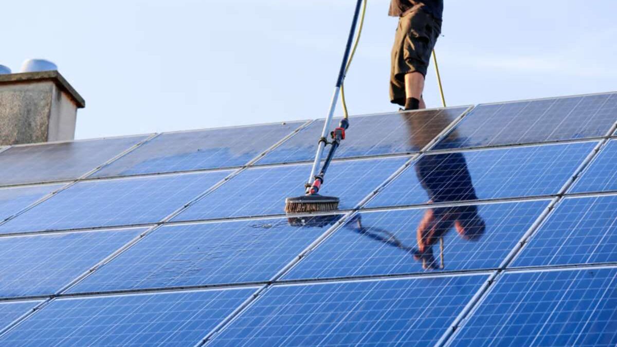 Le vinaigre, une bonne ou une mauvaise idée pour nettoyer tes panneaux solaire ?