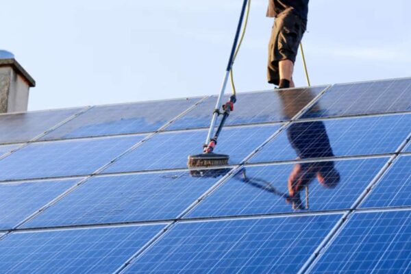 Le vinaigre, une bonne ou une mauvaise idée pour nettoyer tes panneaux solaire ?