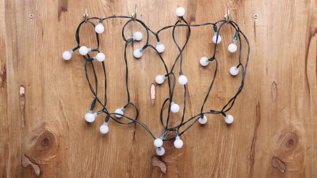Quelle est la meilleure astuce pour fixer une guirlande lumineuse ?